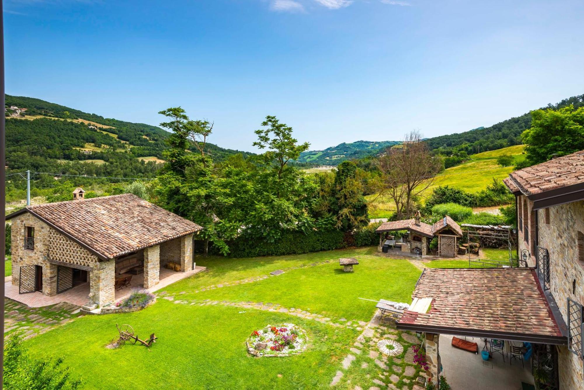 Tizzano Val Parma Agriturismo Il Salice מראה חיצוני תמונה