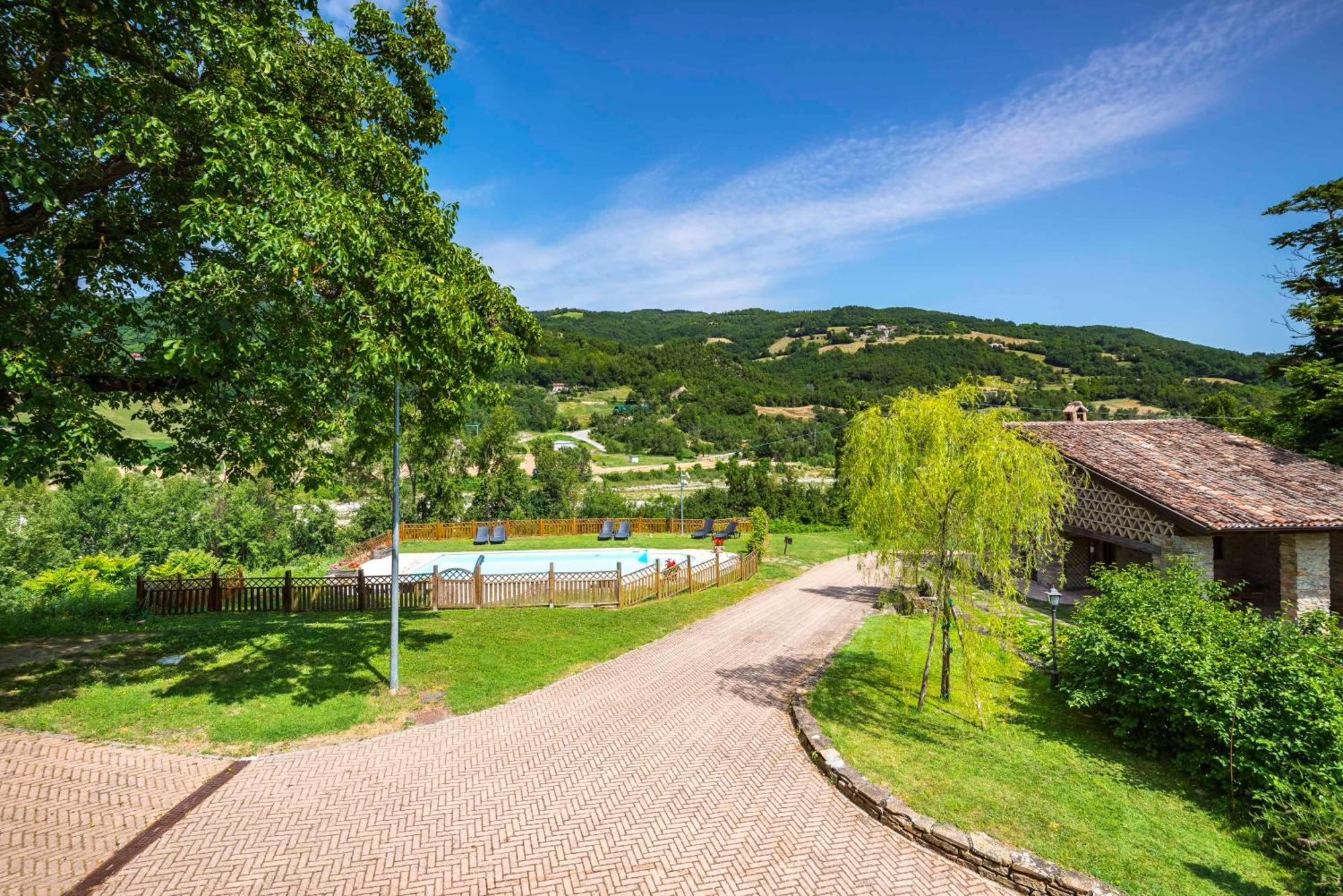 Tizzano Val Parma Agriturismo Il Salice מראה חיצוני תמונה